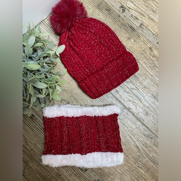 Pom Pom Winter Hat & Neck Warmer Lined and Super Cozy Red women’s - Picture 1 of 2